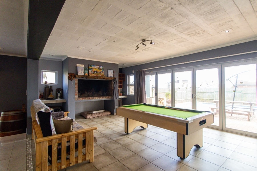 5 Bedroom Property for Sale in Myburgh Park Western Cape